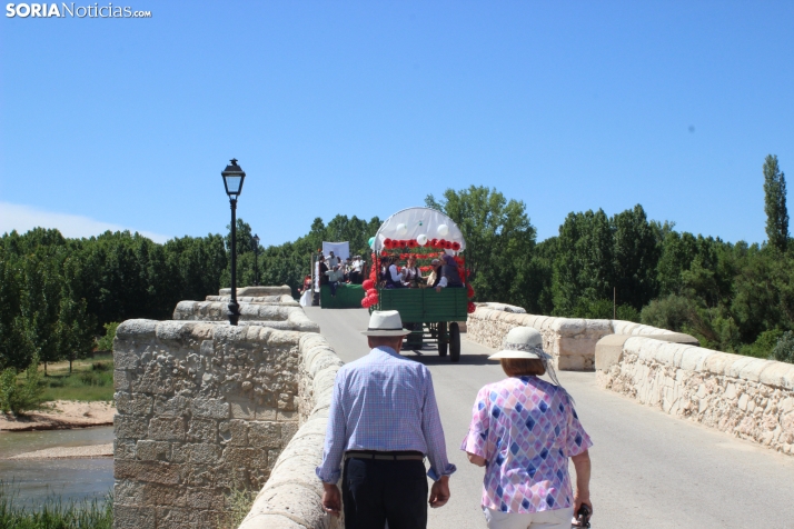 IM&Aacute;GENES | Trajes tradicionales, el ba&uacute;l de los recuerdos y carrozas en las fiestas del Corpus d