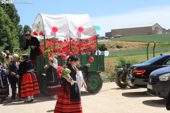 IM&Aacute;GENES | Trajes tradicionales, el ba&uacute;l de los recuerdos y carrozas en las fiestas del Corpus d