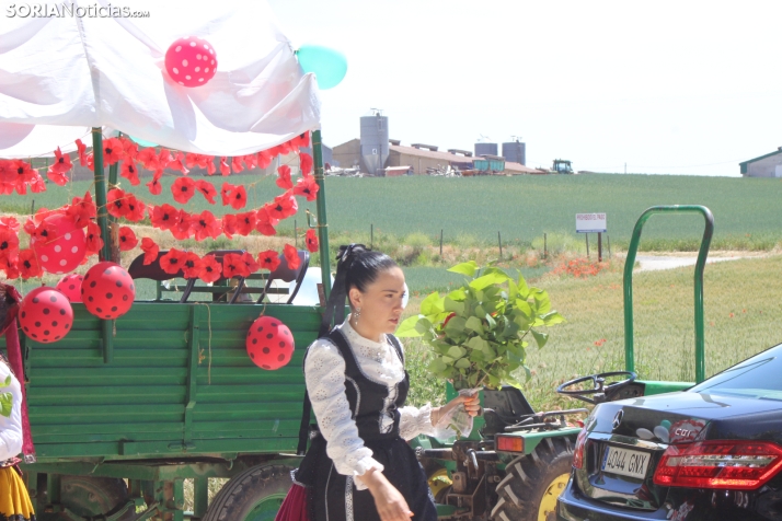 IM&Aacute;GENES | Trajes tradicionales, el ba&uacute;l de los recuerdos y carrozas en las fiestas del Corpus d
