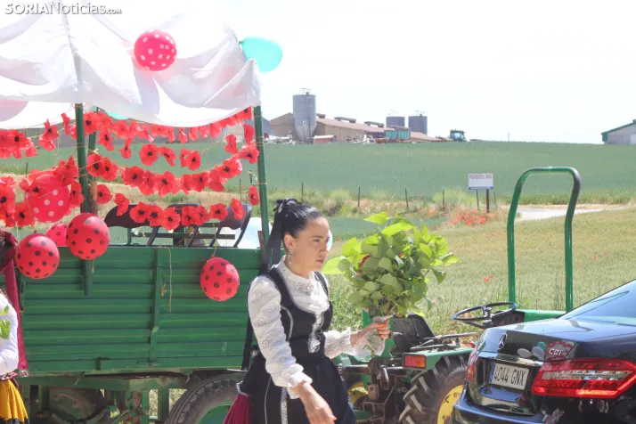 IM&Aacute;GENES | Trajes tradicionales, el ba&uacute;l de los recuerdos y carrozas en las fiestas del Corpus d