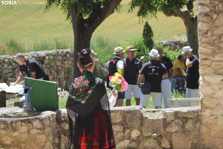 IM&Aacute;GENES | Trajes tradicionales, el ba&uacute;l de los recuerdos y carrozas en las fiestas del Corpus d