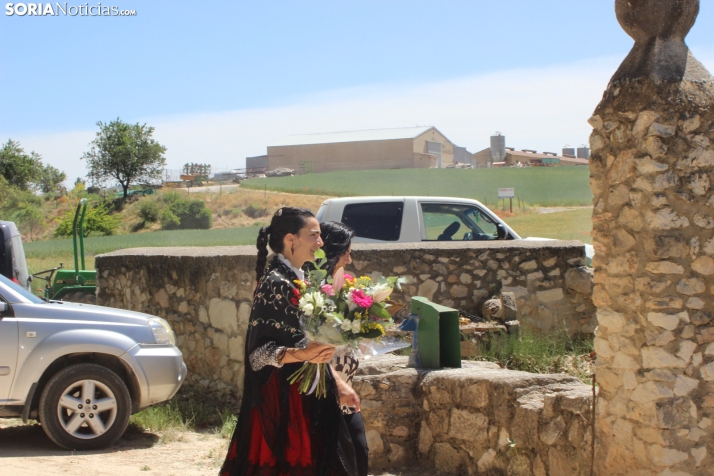 IM&Aacute;GENES | Trajes tradicionales, el ba&uacute;l de los recuerdos y carrozas en las fiestas del Corpus d