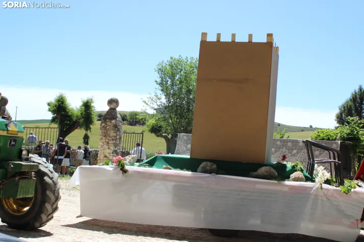 IM&Aacute;GENES | Trajes tradicionales, el ba&uacute;l de los recuerdos y carrozas en las fiestas del Corpus d