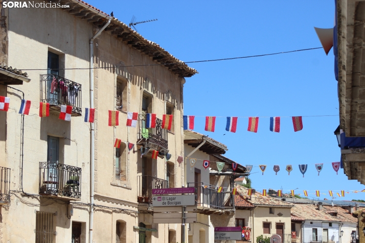 IM&Aacute;GENES | Trajes tradicionales, el ba&uacute;l de los recuerdos y carrozas en las fiestas del Corpus d