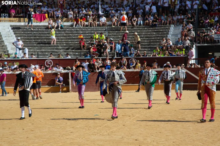 Novilleros y cachirulos en una mañana espléndida