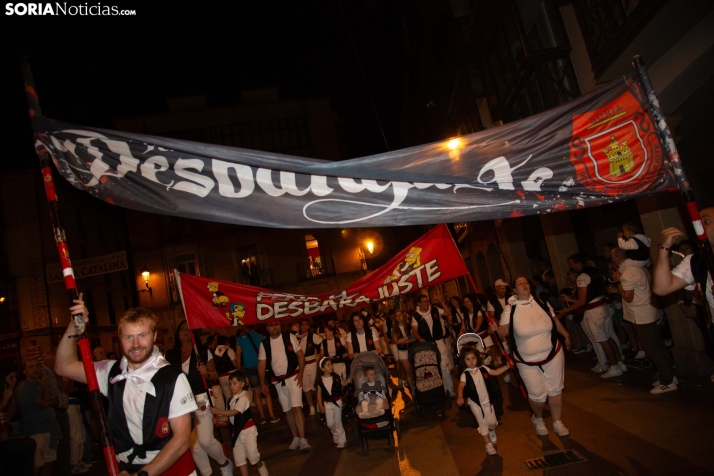 Todo lo que necesitas saber sobre El Desbarajuste: peñistas, charanga, proceso para entrar, actos…
