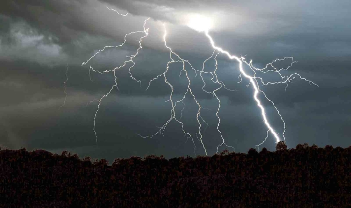 Máximas de 37 grados en una jornada con alerta por tormentas secas y granizo
