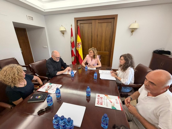 Educación se reúne con FE-CCOO para abordar las mejoras de las condiciones docentes en Castilla y León