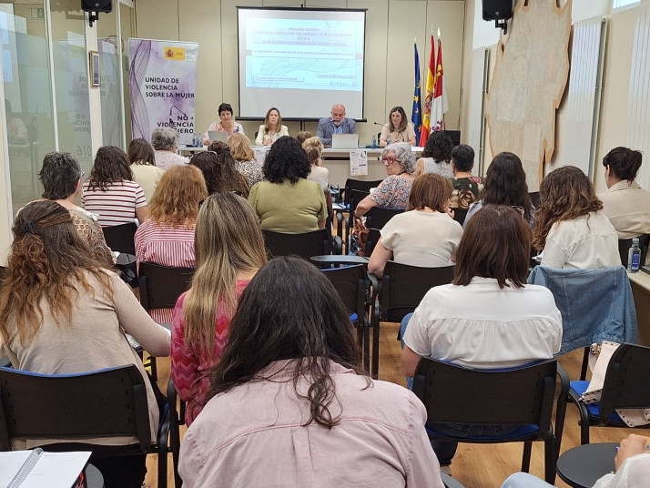 Soria instruye a sus profesionales en el nuevo subsidio para víctimas de violencia de género