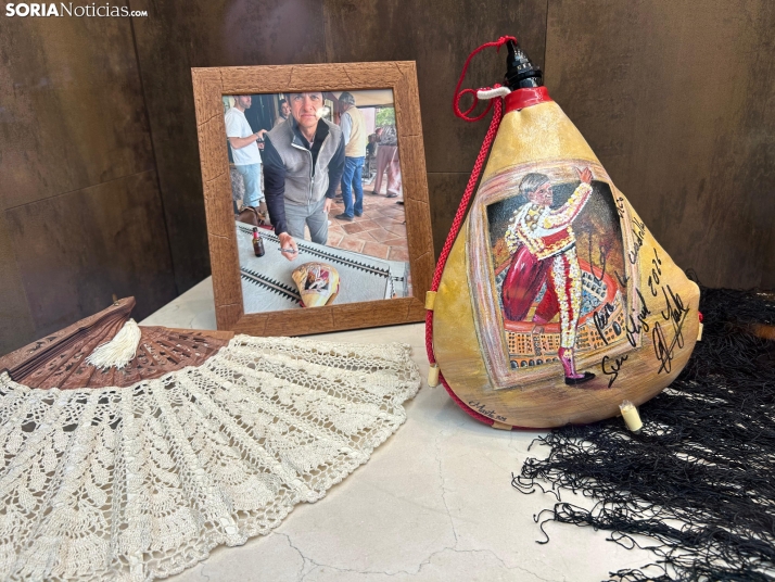 En im&aacute;genes: los escaparates de Soria ya lucen los cachirulos de las cuadrillas de San Juan
