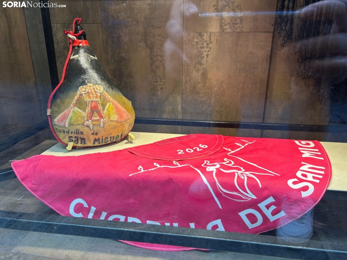 En im&aacute;genes: los escaparates de Soria ya lucen los cachirulos de las cuadrillas de San Juan