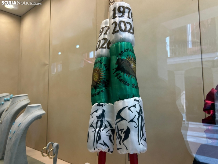En im&aacute;genes: los escaparates de Soria ya lucen los cachirulos de las cuadrillas de San Juan
