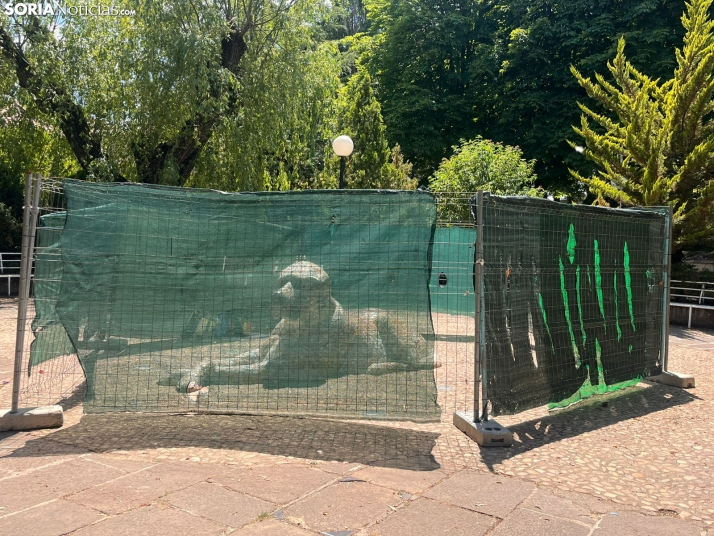 ¿El perro de la Dehesa, entre rejas? La imagen que ha sorprendido en la Alameda