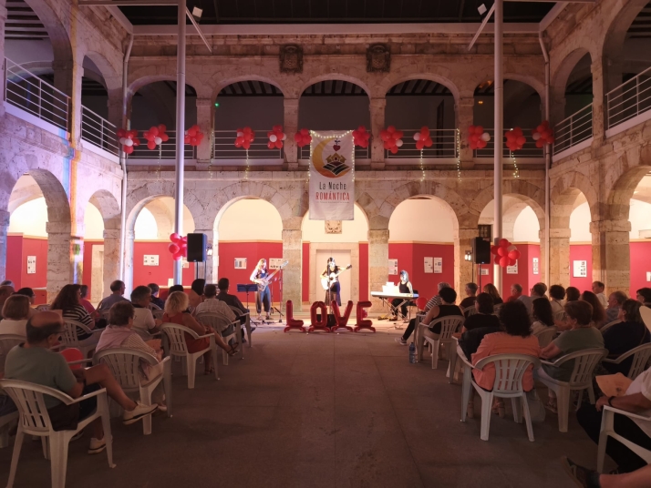 La voz de Rocío Torío cautiva al Claustro de San Agustín de El Burgo de Osma