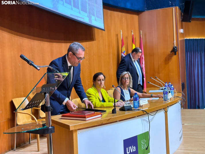 La toma de posesión de la vicerrectora confirma que la vivienda es un freno para el desarrollo académico