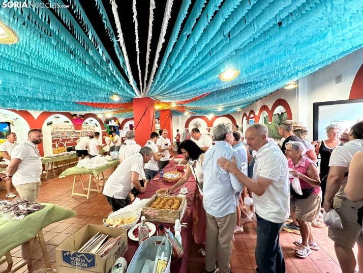 GALER&Iacute;A | Las Cuadrillas viven una intensa ma&ntilde;ana con el reparto de tajadas frescas