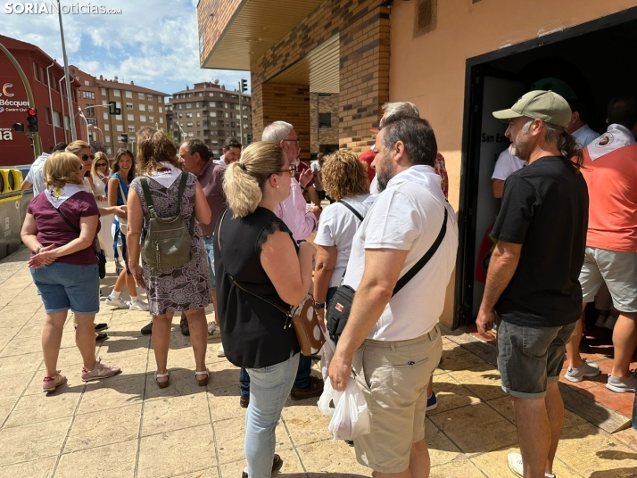 GALER&Iacute;A | Las Cuadrillas viven una intensa ma&ntilde;ana con el reparto de tajadas frescas