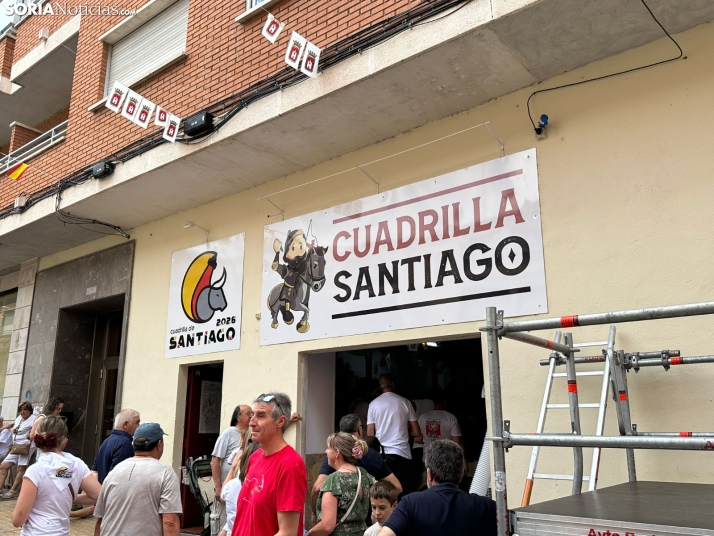 GALER&Iacute;A | Las Cuadrillas viven una intensa ma&ntilde;ana con el reparto de tajadas frescas