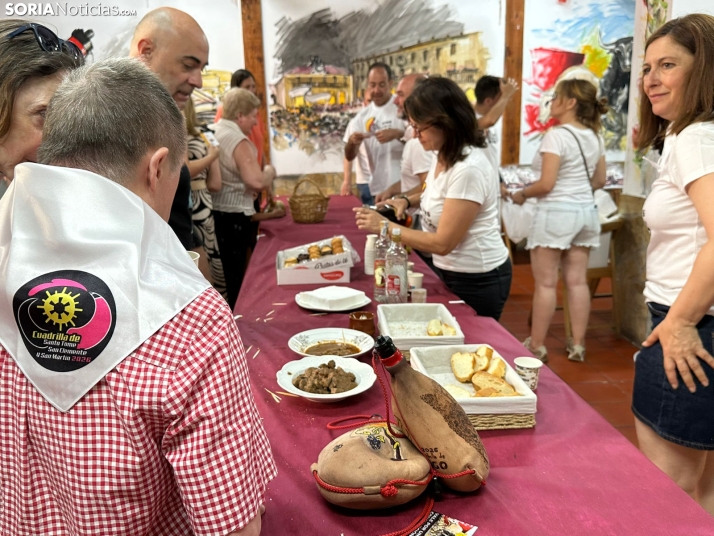 GALER&Iacute;A | Las Cuadrillas viven una intensa ma&ntilde;ana con el reparto de tajadas frescas