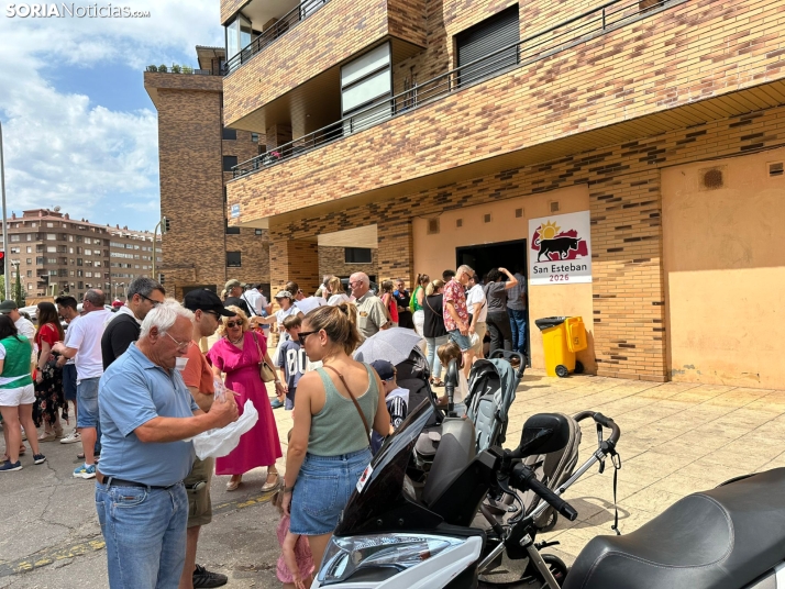 GALER&Iacute;A | Las Cuadrillas viven una intensa ma&ntilde;ana con el reparto de tajadas frescas