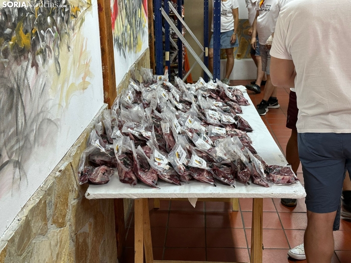 GALER&Iacute;A | Las Cuadrillas viven una intensa ma&ntilde;ana con el reparto de tajadas frescas