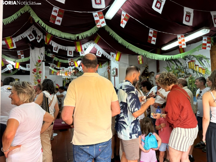 GALER&Iacute;A | Las Cuadrillas viven una intensa ma&ntilde;ana con el reparto de tajadas frescas