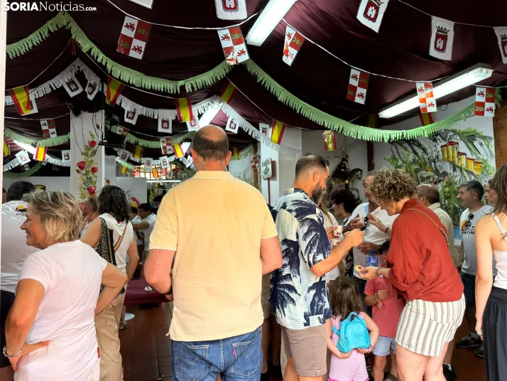 GALER&Iacute;A | Las Cuadrillas viven una intensa ma&ntilde;ana con el reparto de tajadas frescas