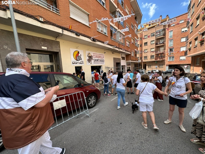 GALER&Iacute;A | Las Cuadrillas viven una intensa ma&ntilde;ana con el reparto de tajadas frescas