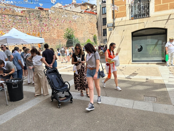 GALER&Iacute;A | Las Cuadrillas viven una intensa ma&ntilde;ana con el reparto de tajadas frescas