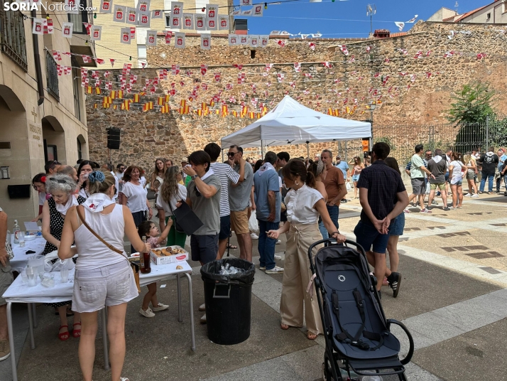 GALER&Iacute;A | Las Cuadrillas viven una intensa ma&ntilde;ana con el reparto de tajadas frescas