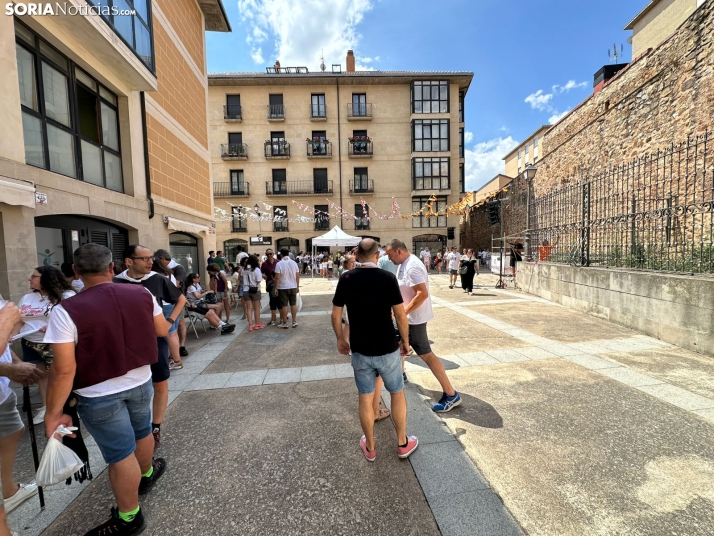 GALER&Iacute;A | Las Cuadrillas viven una intensa ma&ntilde;ana con el reparto de tajadas frescas