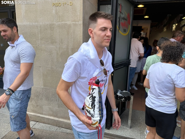 GALER&Iacute;A | Las Cuadrillas viven una intensa ma&ntilde;ana con el reparto de tajadas frescas