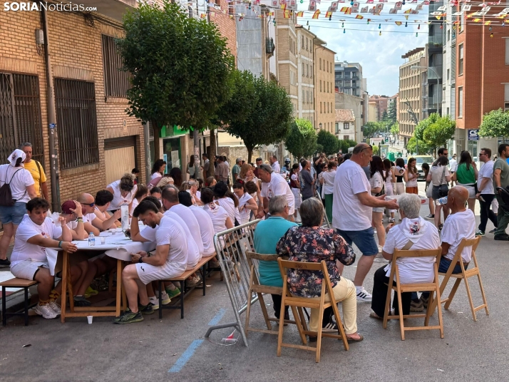 GALER&Iacute;A | Las Cuadrillas viven una intensa ma&ntilde;ana con el reparto de tajadas frescas