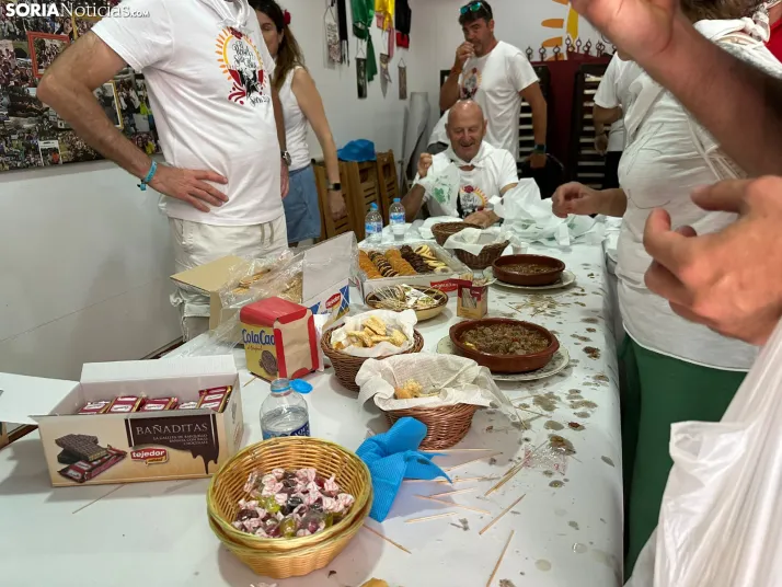 GALER&Iacute;A | Las Cuadrillas viven una intensa ma&ntilde;ana con el reparto de tajadas frescas