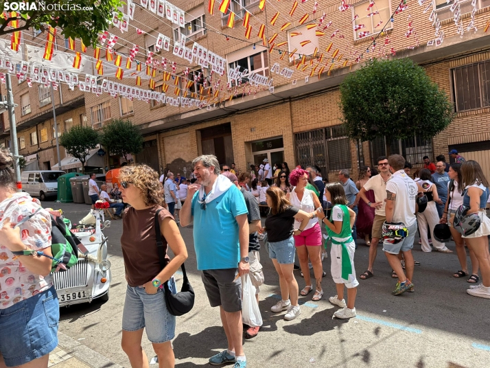 GALER&Iacute;A | Las Cuadrillas viven una intensa ma&ntilde;ana con el reparto de tajadas frescas