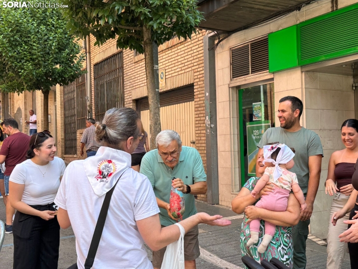 GALER&Iacute;A | Las Cuadrillas viven una intensa ma&ntilde;ana con el reparto de tajadas frescas