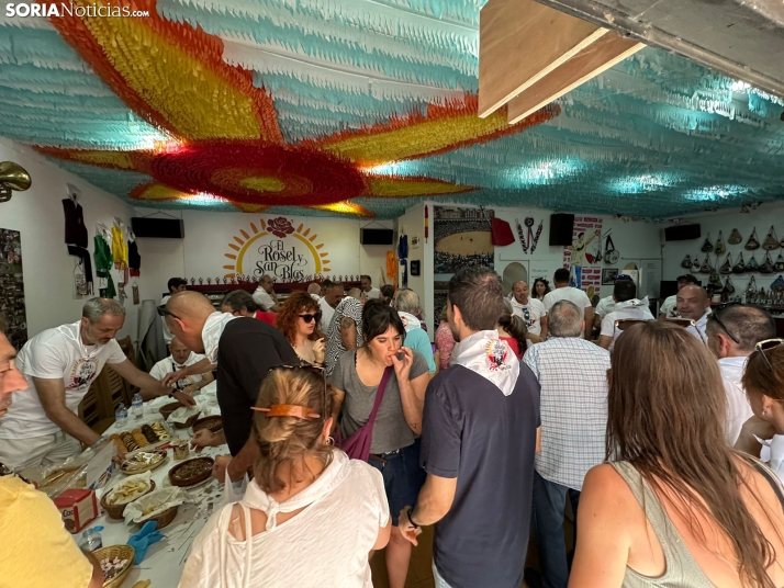 GALER&Iacute;A | Las Cuadrillas viven una intensa ma&ntilde;ana con el reparto de tajadas frescas