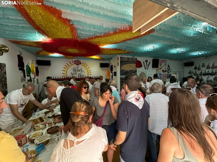 GALER&Iacute;A | Las Cuadrillas viven una intensa ma&ntilde;ana con el reparto de tajadas frescas