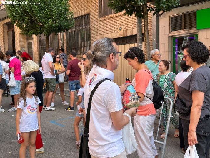 GALER&Iacute;A | Las Cuadrillas viven una intensa ma&ntilde;ana con el reparto de tajadas frescas