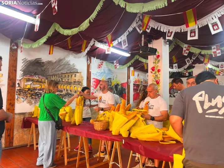 En im&aacute;genes: Los sorianos recogen sus tajadas en la ma&ntilde;ana del Domingo de Calderas