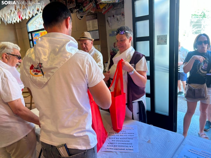 En im&aacute;genes: Los sorianos recogen sus tajadas en la ma&ntilde;ana del Domingo de Calderas