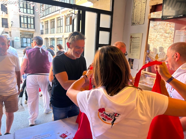 En im&aacute;genes: Los sorianos recogen sus tajadas en la ma&ntilde;ana del Domingo de Calderas