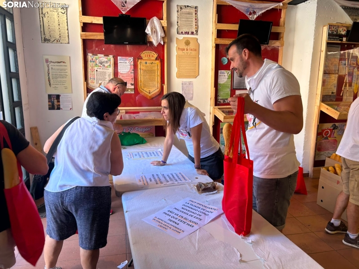 En im&aacute;genes: Los sorianos recogen sus tajadas en la ma&ntilde;ana del Domingo de Calderas