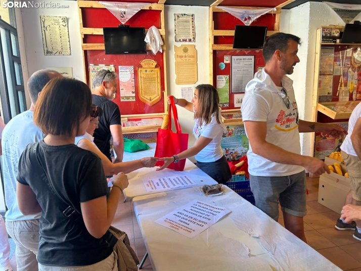 En im&aacute;genes: Los sorianos recogen sus tajadas en la ma&ntilde;ana del Domingo de Calderas