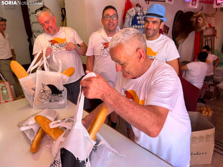 En im&aacute;genes: Los sorianos recogen sus tajadas en la ma&ntilde;ana del Domingo de Calderas