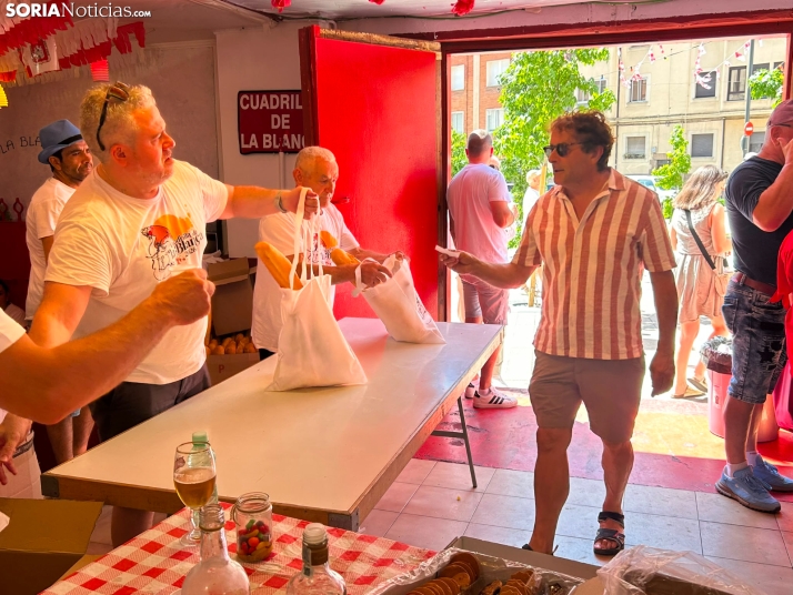 En im&aacute;genes: Los sorianos recogen sus tajadas en la ma&ntilde;ana del Domingo de Calderas