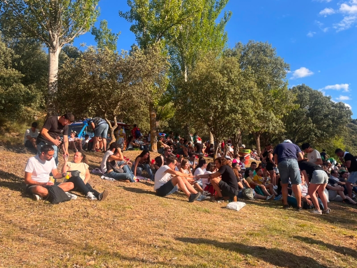 GALER&Iacute;A | La pradera en el Lunes de Bailas (II)
