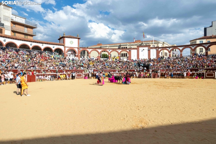 Viernes de Toros 2026: Novillada de tarde./ Viksar Fotografía