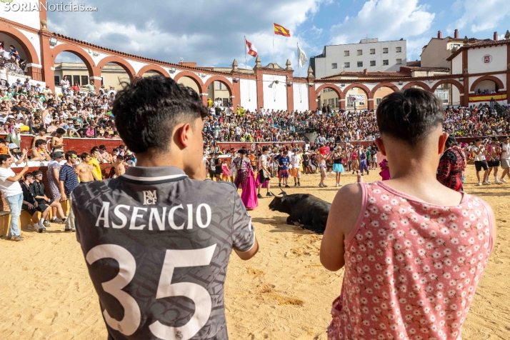 Viernes de Toros 2026: Novillada de tarde./ Viksar Fotografía