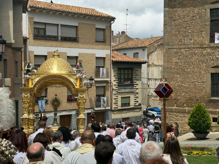 &Aacute;greda resplandece en el Corpus Christi
